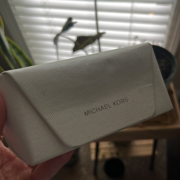 NEW MICHAEL KORS SUNGLASSES - Picture 5 of 5